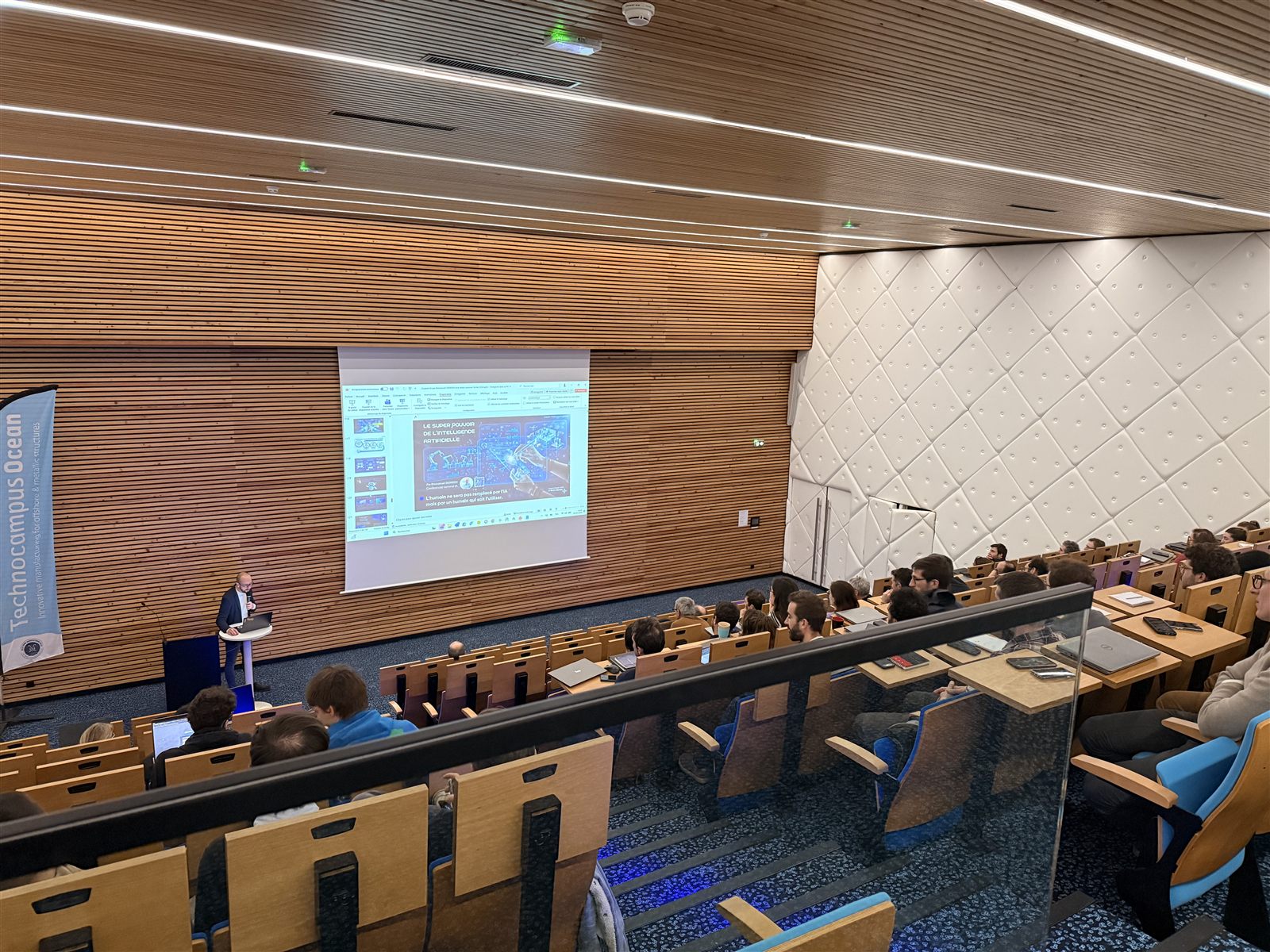 Conférence IA dans l'amphithéâtre du Technocampus Océan pour l'IRT Jules Verne
