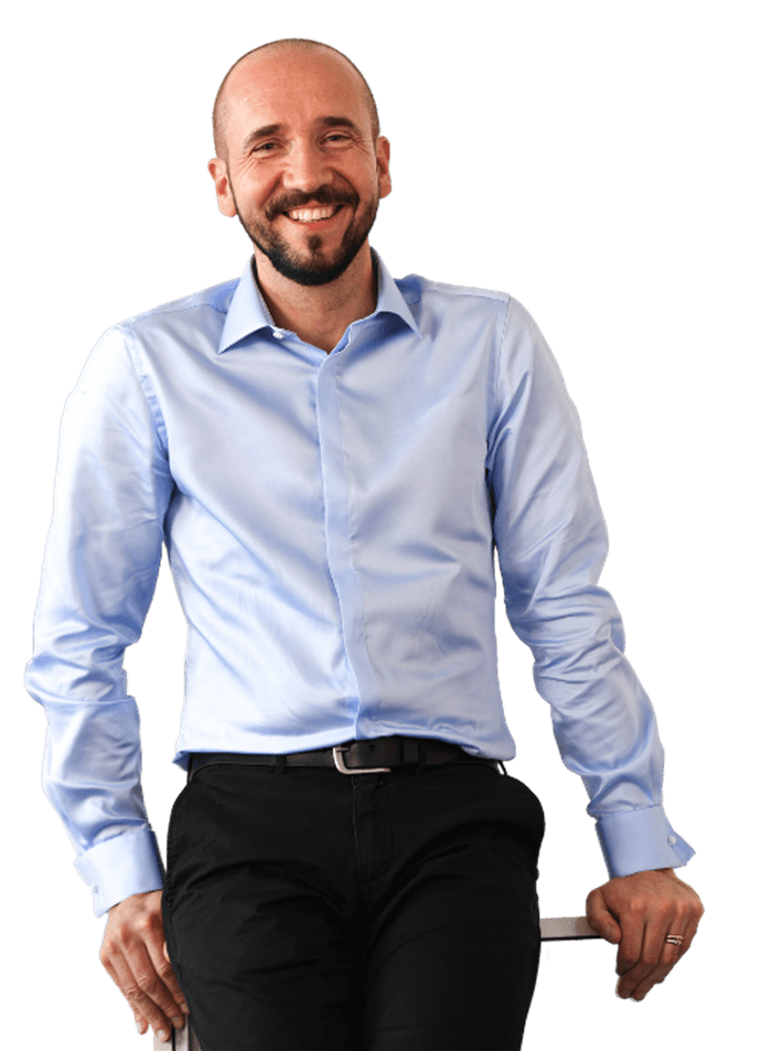 Portrait studio d'Emmanuel Derrien, conférencier IA